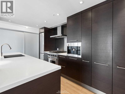 193 AQUARIUS Mews | Vancouver British Columbia | Slide Image Thirteen