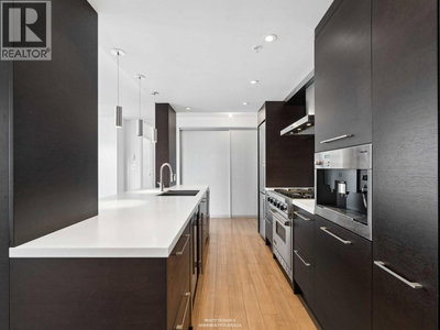 193 AQUARIUS Mews | Vancouver British Columbia | Slide Image Fourteen