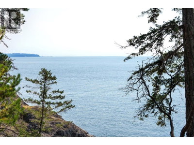923 OCEAN PARK Lane | Bowen Island British Columbia | Slide Image Six
