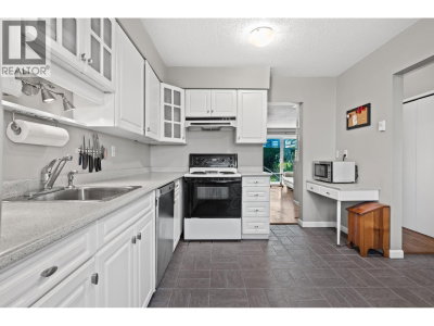 3151 SPRINGFIELD Drive | Richmond British Columbia | Slide Image Four
