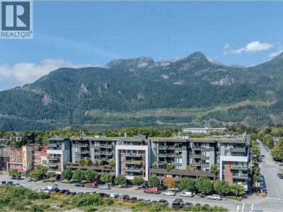 37881 CLEVELAND Avenue | Squamish British Columbia | Slide Image Two