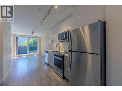 37881 CLEVELAND Avenue | Squamish British Columbia | Slide Image Four