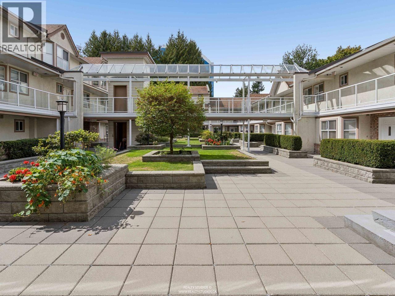 5575 PATTERSON Avenue, Burnaby, British Columbia V5H 2M6