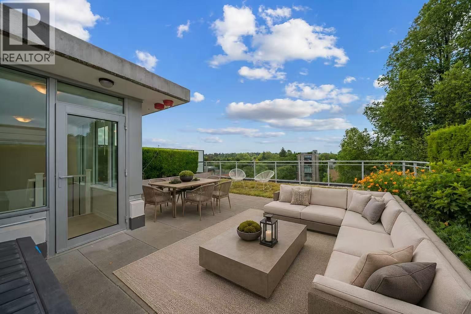 2565 MAPLE Street, Vancouver, British Columbia V7J 0C8