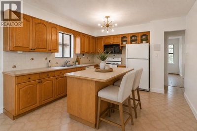 2576 PARKER Street | Vancouver British Columbia | Slide Image Thirteen
