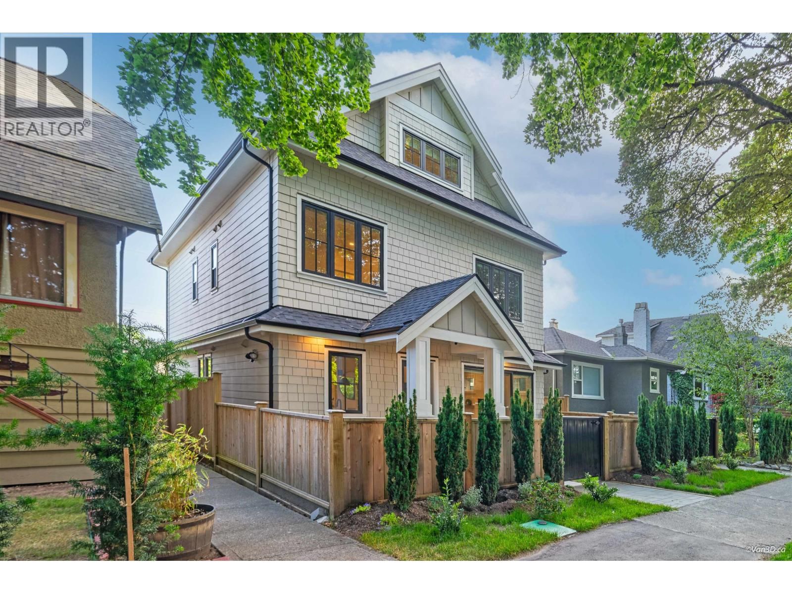 2558 WILLIAM Street, Vancouver, British Columbia V5K 2Y4