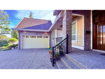 9361 124 Street | Surrey British Columbia | Slide Image Four