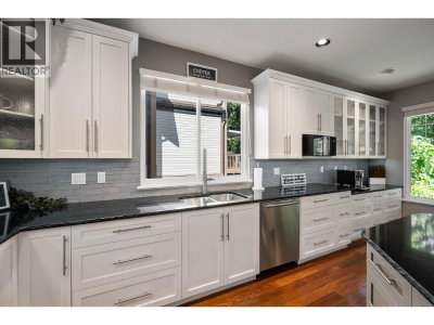 3277 CHARTWELL GRN | Coquitlam British Columbia | Slide Image Thirteen