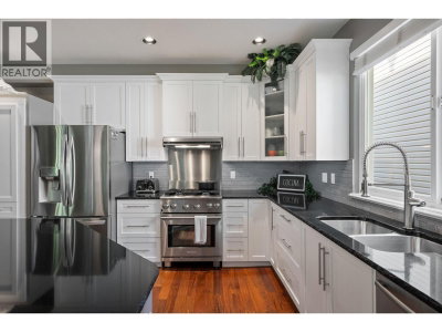 3277 CHARTWELL GRN | Coquitlam British Columbia | Slide Image Fourteen