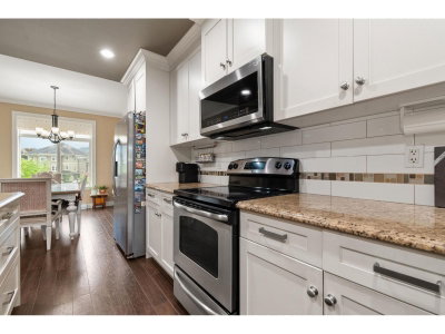 45290 SOOWAHLIE Crescent | Chilliwack British Columbia | Slide Image Eight