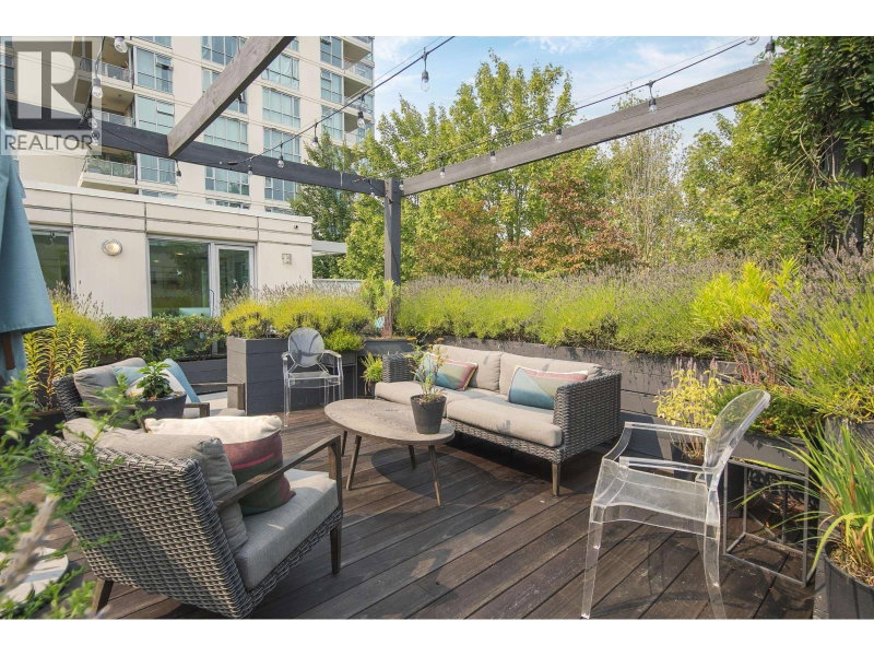 125 MILROSS Avenue Vancouver British Columbia, V6A 0A1 - 1 Bedroom Waterfront Condo For Sale