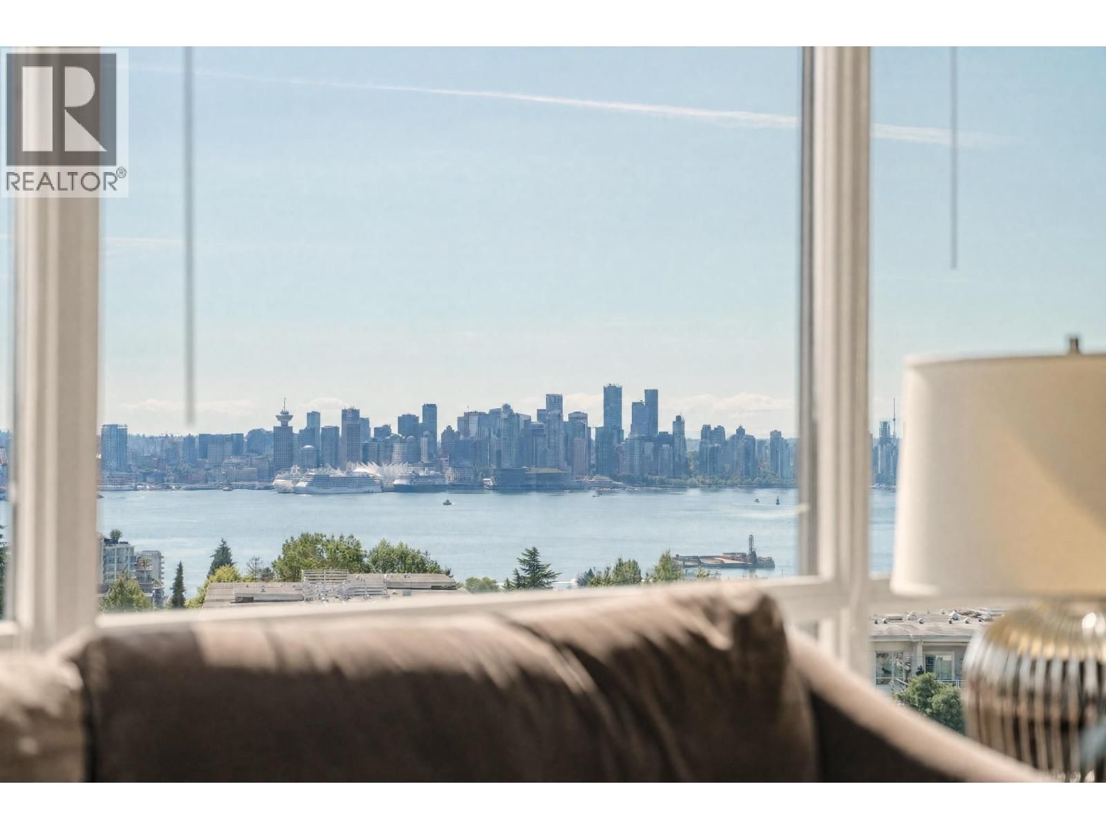 1320 CHESTERFIELD Avenue, North Vancouver, British Columbia V7M 0A6