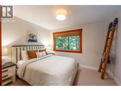 3125 HAWTHORNE Place | Whistler British Columbia | Slide Image Sixteen