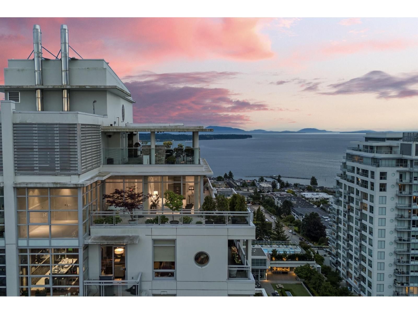 1473 JOHNSTON Road, White Rock, British Columbia V4B 0A2
