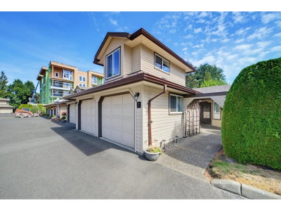 9515 WOODBINE Street | Chilliwack British Columbia | Slide Image Two