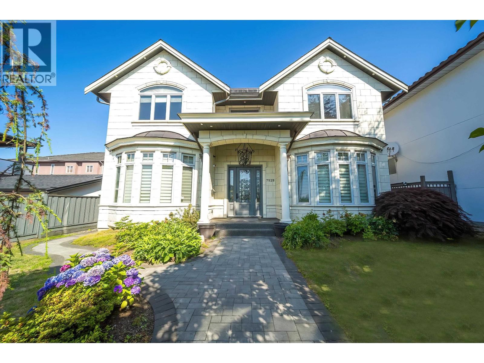 7525 13TH Avenue, Burnaby, British Columbia V3N 2E3