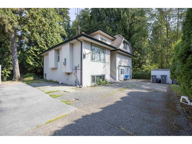10576 154A Street Surrey British Columbia, V3R 4K1 - 8 Bedrooms Home For Sale