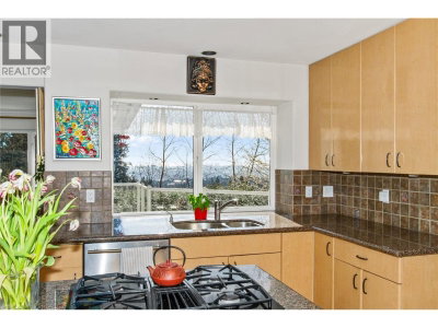 3866 MICHENER Way | North Vancouver British Columbia | Slide Image Eleven
