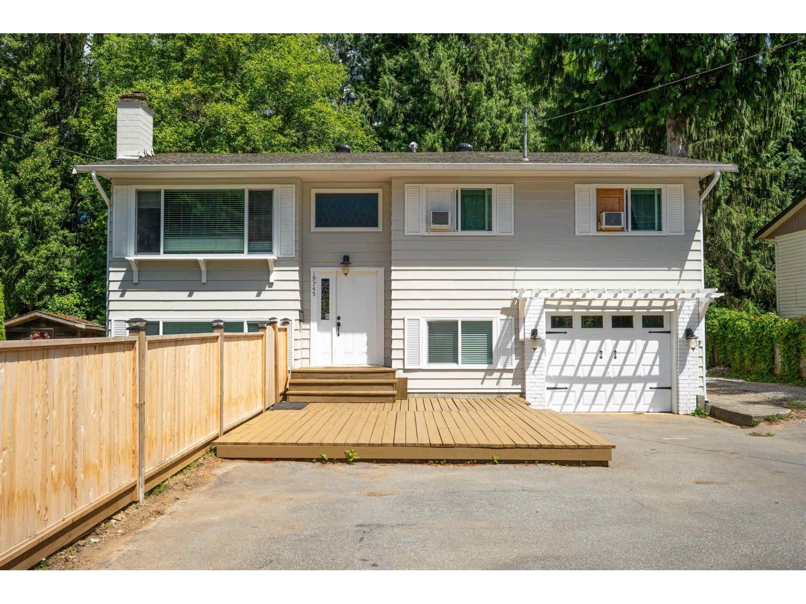 19745 38A Avenue, Langley, British Columbia V3A 4W7