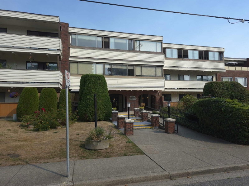 1448 FIR Street White Rock British Columbia, V4B 4B4 - 2 Bedrooms Condo For Sale