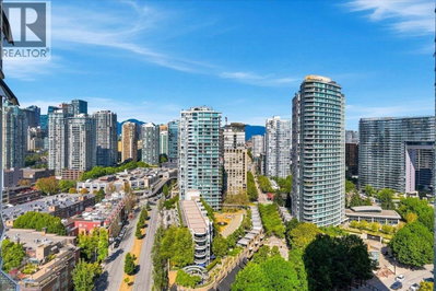 198 AQUARIUS Mews | Vancouver British Columbia | Slide Image Twenty