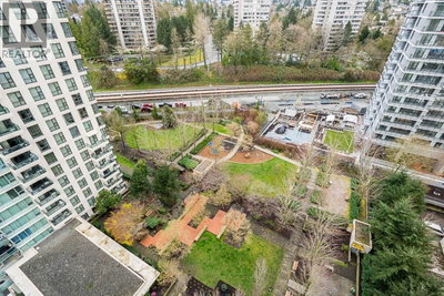 2232 DOUGLAS Road | Burnaby British Columbia | Slide Image Twenty