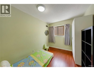 2537 27TH Avenue | Vancouver British Columbia | Slide Image Twenty