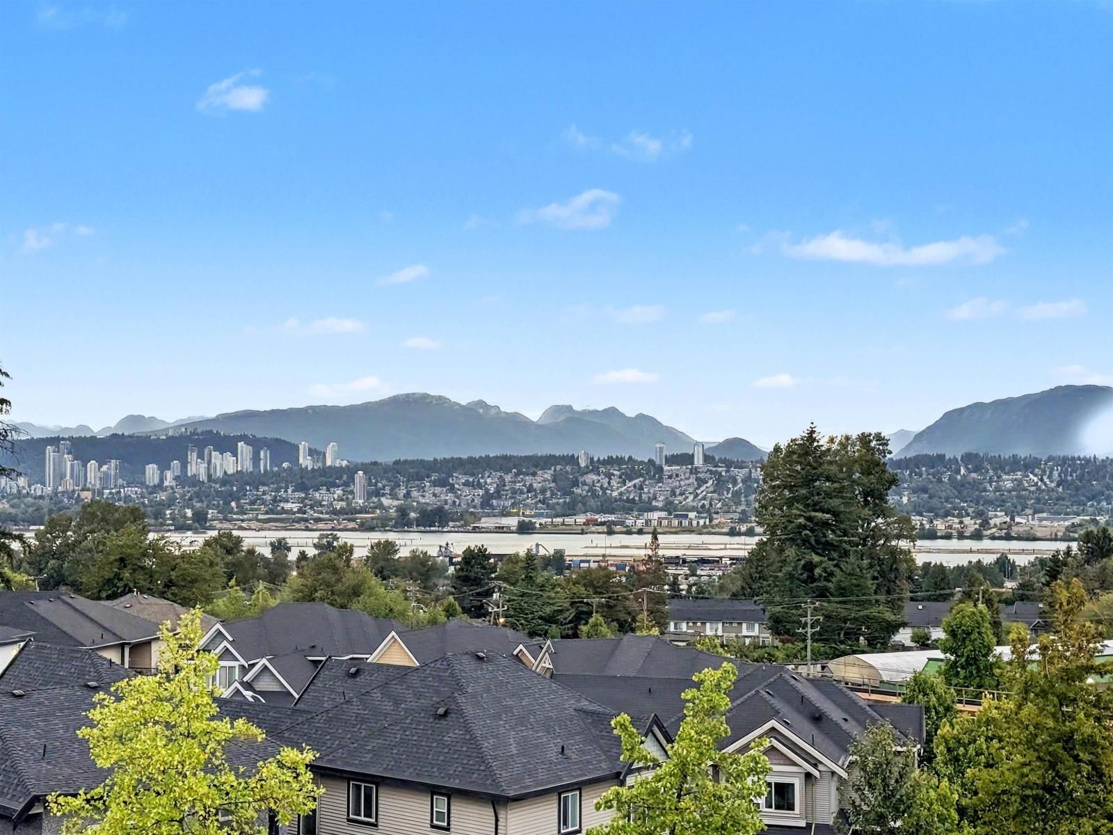 11077 RAVINE Road, Surrey, British Columbia V3T 3X5