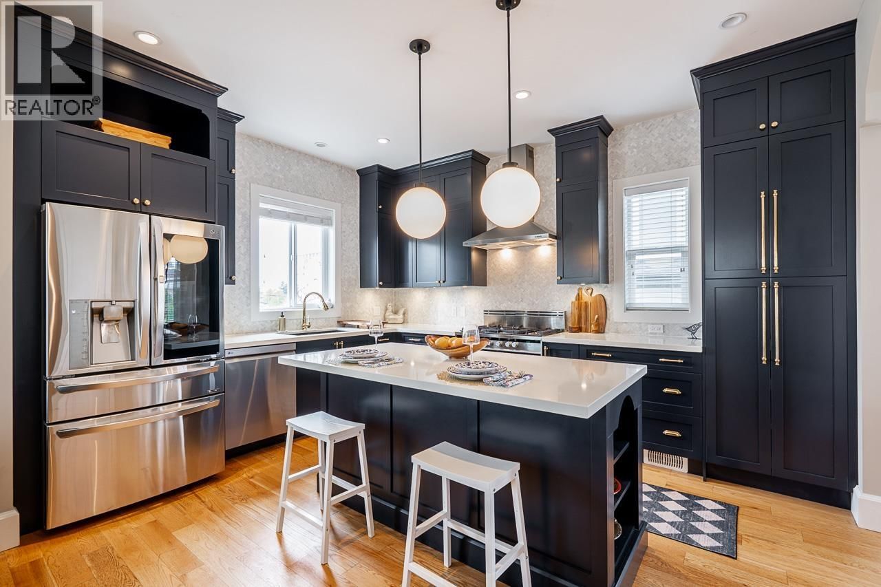 457 11TH Street, North Vancouver, British Columbia V7L 2H3