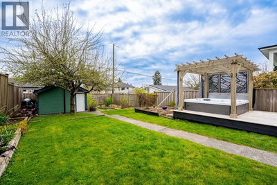 457 11TH Street | North Vancouver British Columbia | Slide Image Thirty-seven