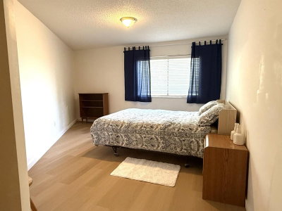 15020 NORTH BLUFF Road | White Rock British Columbia | Slide Image Twelve