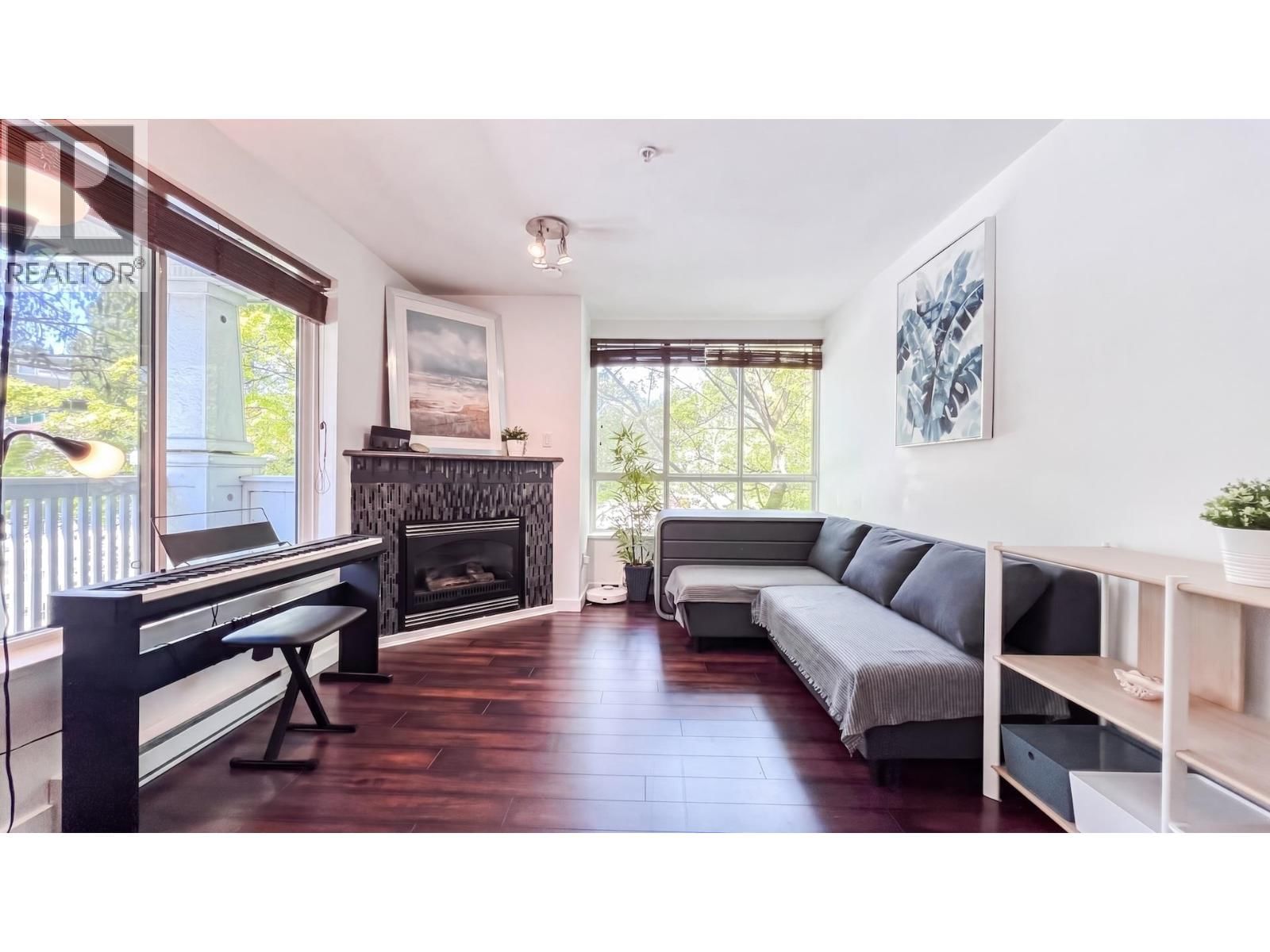 1111 LYNN VALLEY Road, North Vancouver, British Columbia V7J 3V4