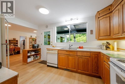 25465 HILLAND Avenue | Maple Ridge British Columbia | Slide Image Nine