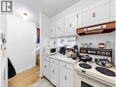 590 WHITING Way | Coquitlam British Columbia | Slide Image Thirteen