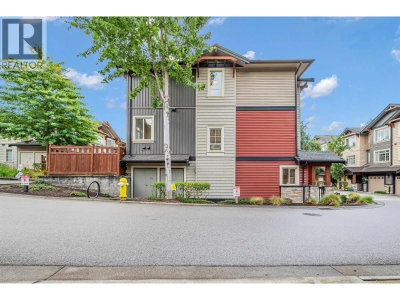 11305 240 Street | Maple Ridge British Columbia | Slide Image Three