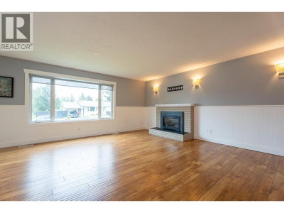 805 FAULKNER Crescent | Prince George British Columbia | Slide Image Five
