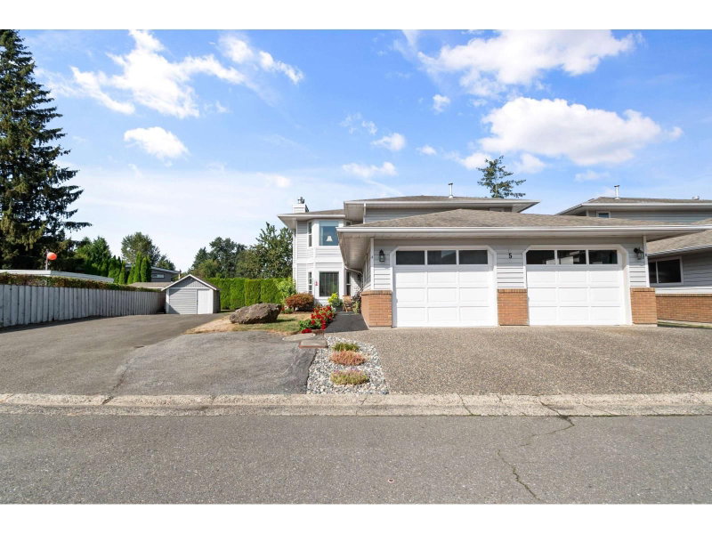 46354 BROOKS Avenue Chilliwack British Columbia, V2P 7S9 - 2 Bedrooms Condo For Sale