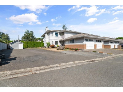 46354 BROOKS Avenue | Chilliwack British Columbia | Slide Image Three
