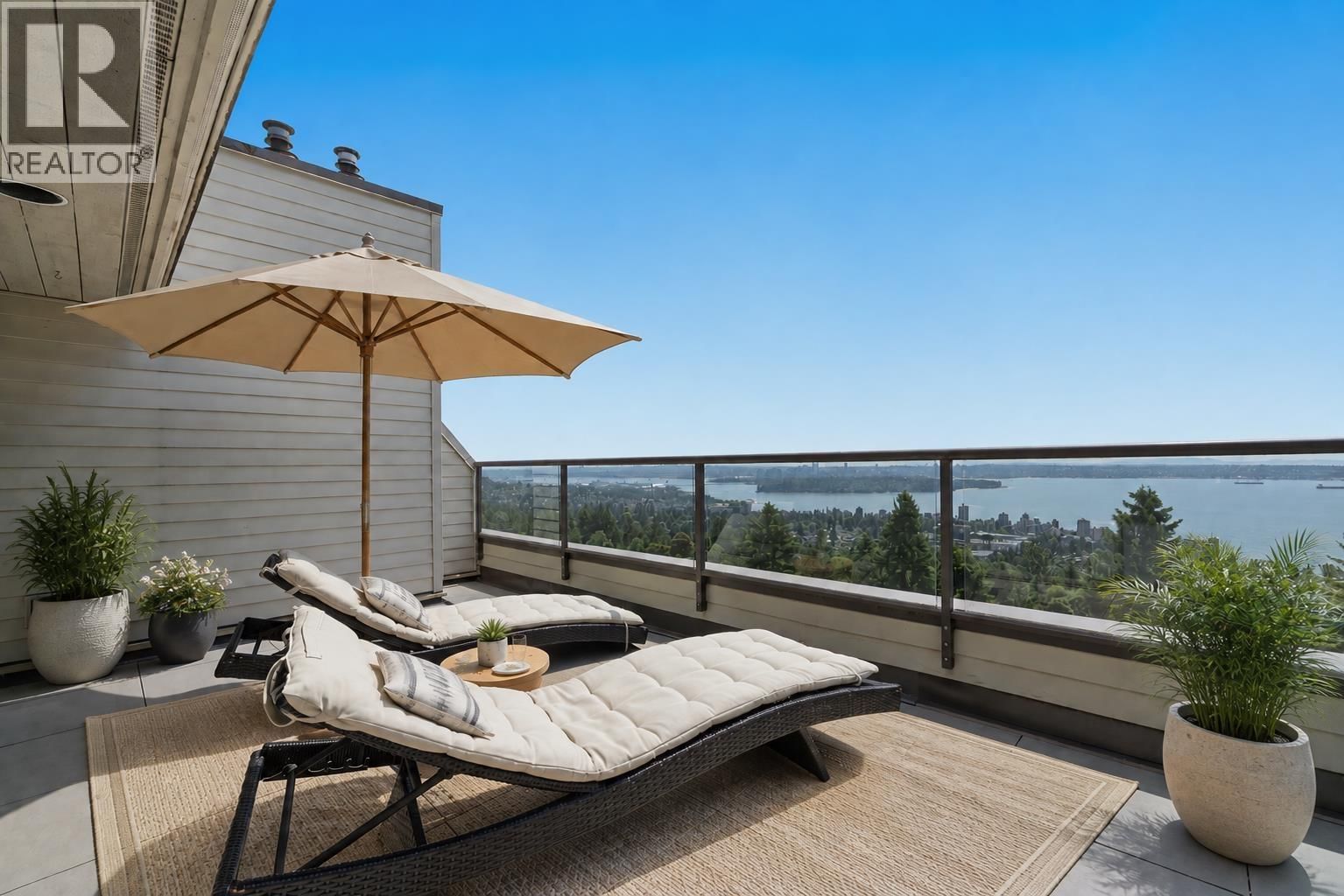 2238 FOLKESTONE Way, West Vancouver, British Columbia V7S 2X7