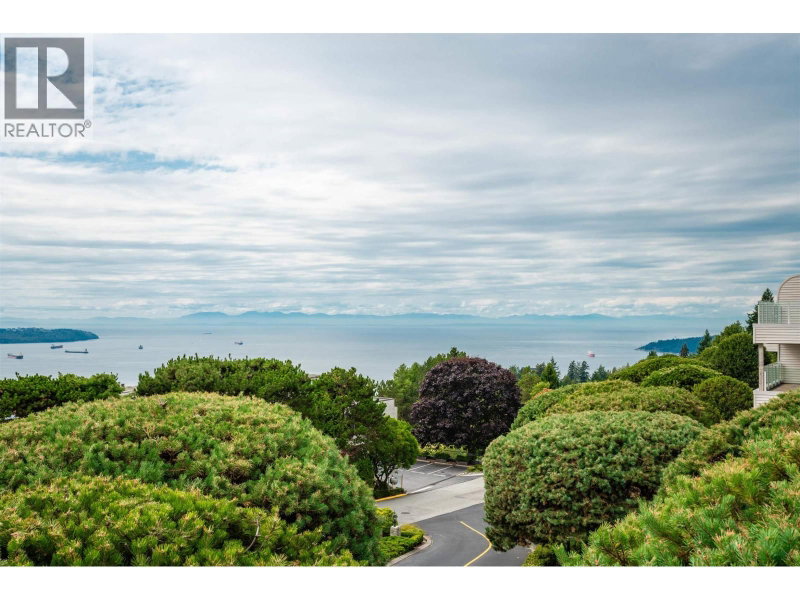 2278 FOLKESTONE Way West Vancouver British Columbia, V7S 2X7 - 3 Bedrooms Condo For Sale