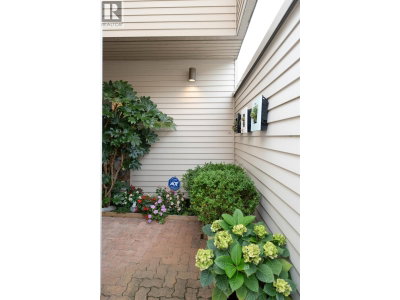 2278 FOLKESTONE Way | West Vancouver British Columbia | Slide Image Seven