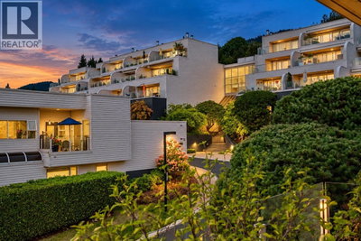 2278 FOLKESTONE Way | West Vancouver British Columbia | Slide Image Eight