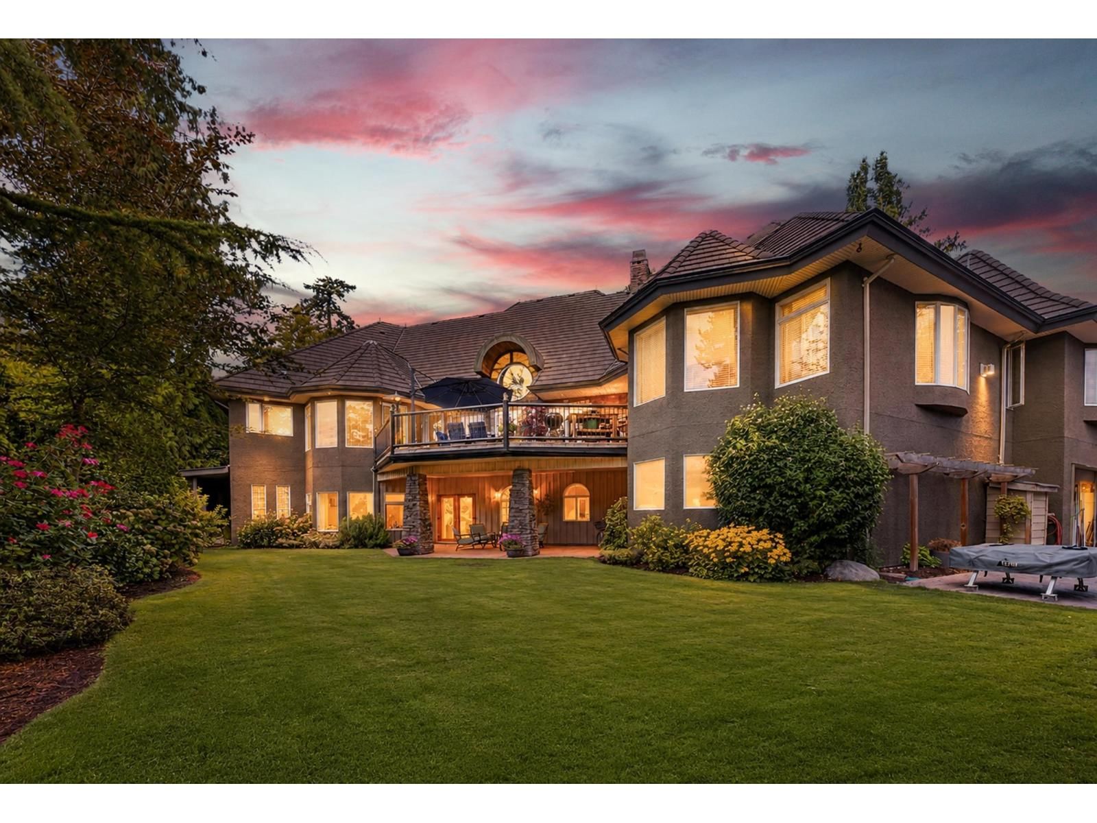 18638 54A Avenue, Surrey, British Columbia V3S 8L5