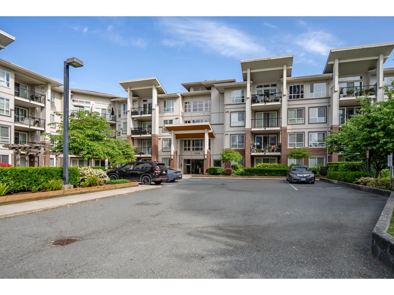 3192 GLADWIN Road, Abbotsford, British Columbia V2T 6M9
