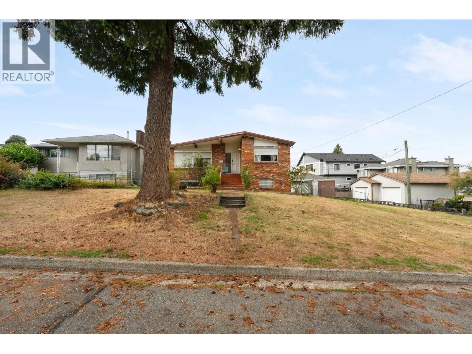 4561 MANOR Street, Vancouver, British Columbia V5R 3X4