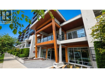 128 8TH Street | North Vancouver British Columbia | Slide Image Three