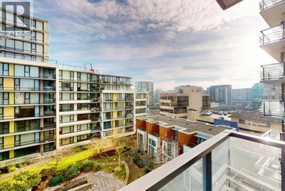 7979 FIRBRIDGE Way | Richmond British Columbia | Slide Image Five