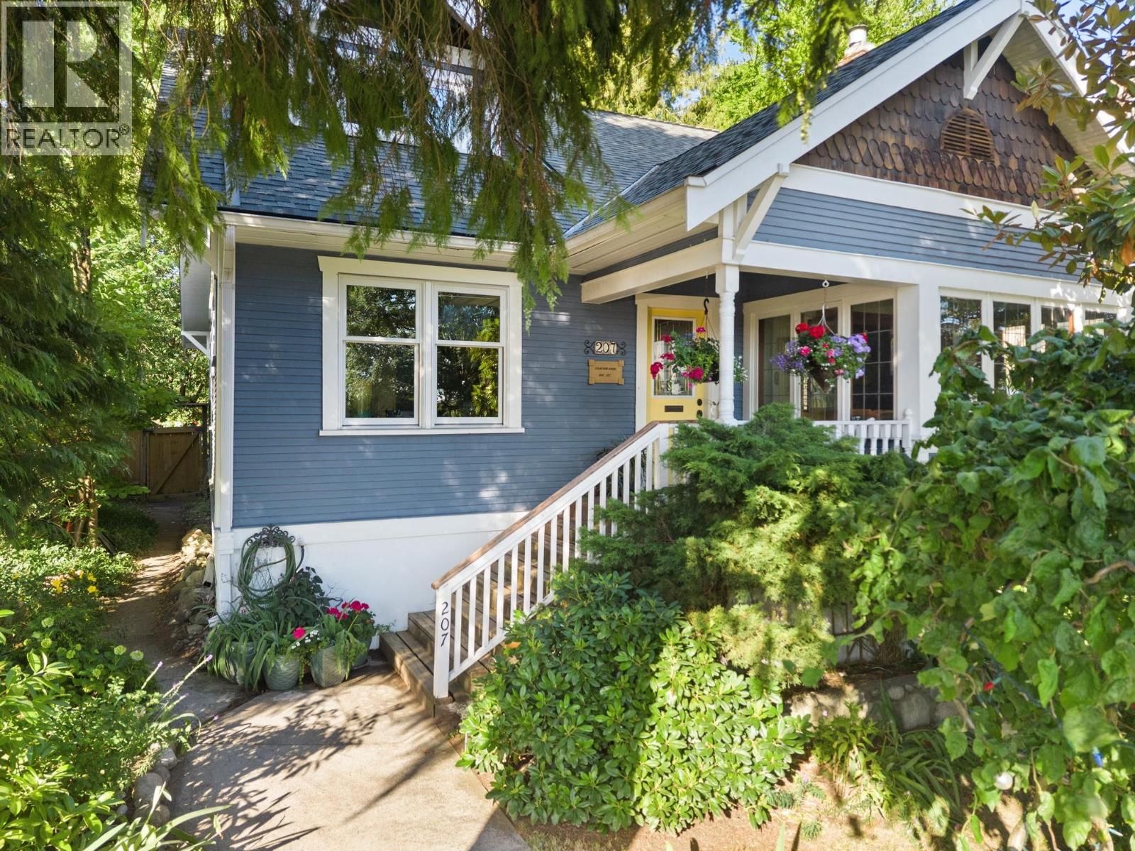 207 EIGHTH Street, New Westminster, British Columbia V3M 3P8