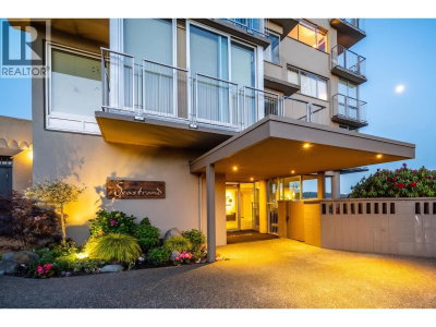 150 24TH Street | West Vancouver British Columbia | Slide Image Three