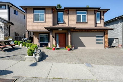 3423 HAZELWOOD Place | Abbotsford British Columbia | Slide Image Three